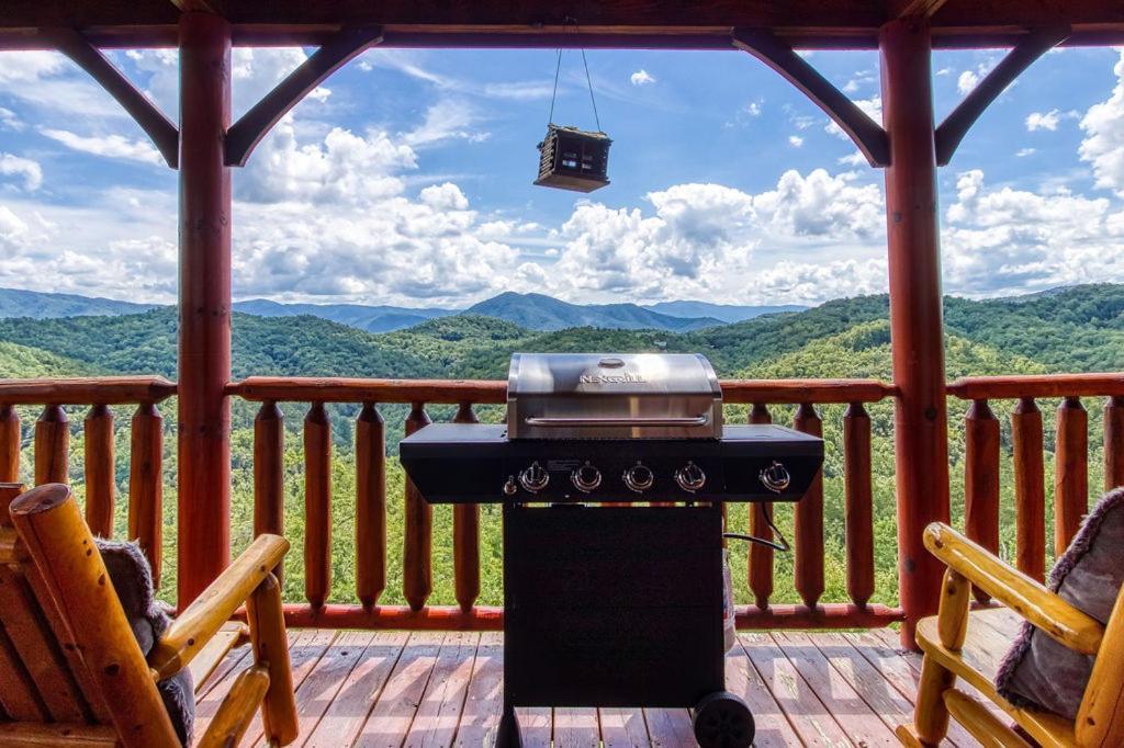 فيلا Endless View- Amazing Panoramic Mountain Views, Pool Access, Free Area Attraction Tickets سيفيرفيل المظهر الخارجي الصورة