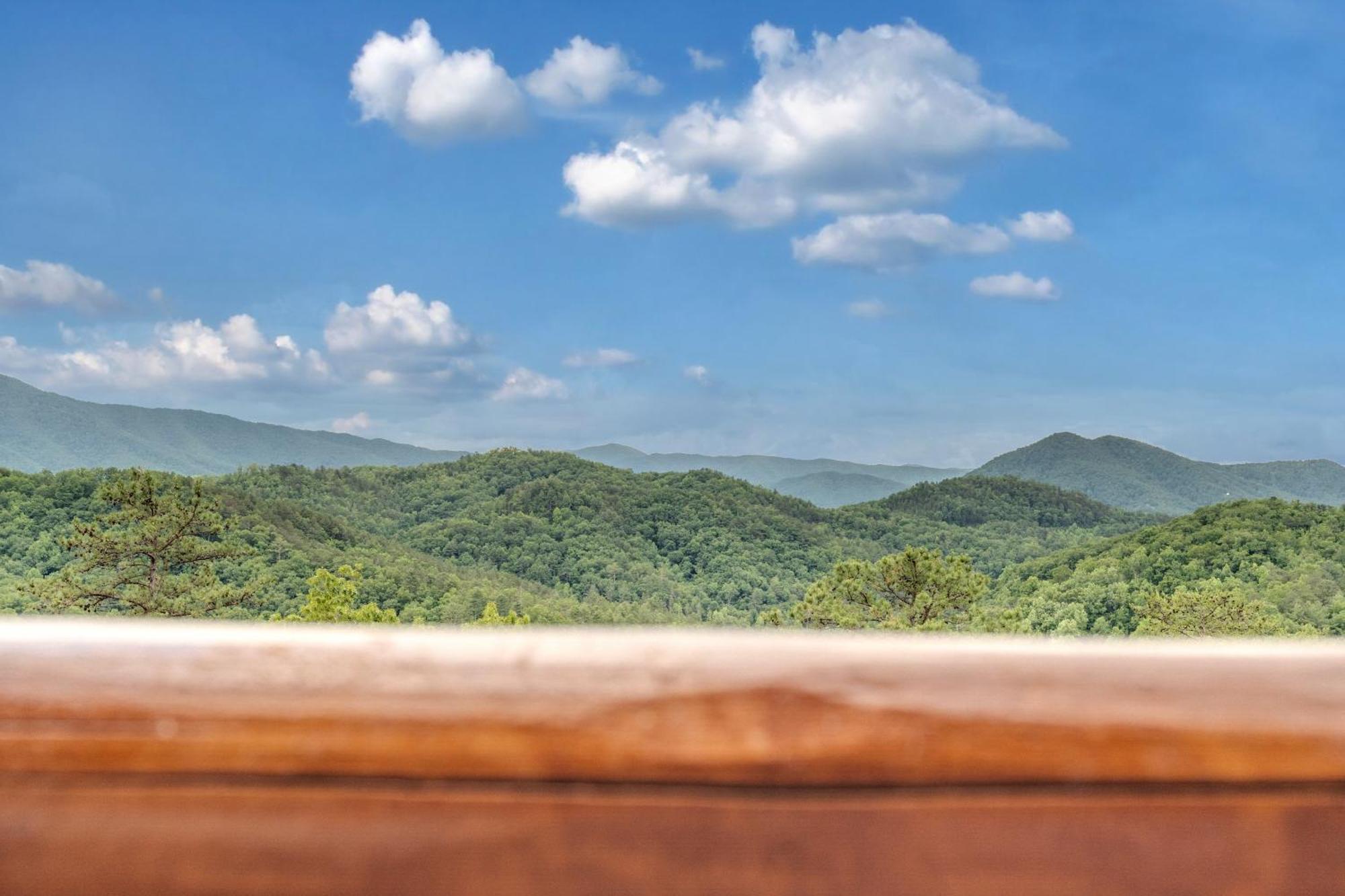فيلا Endless View- Amazing Panoramic Mountain Views, Pool Access, Free Area Attraction Tickets سيفيرفيل المظهر الخارجي الصورة