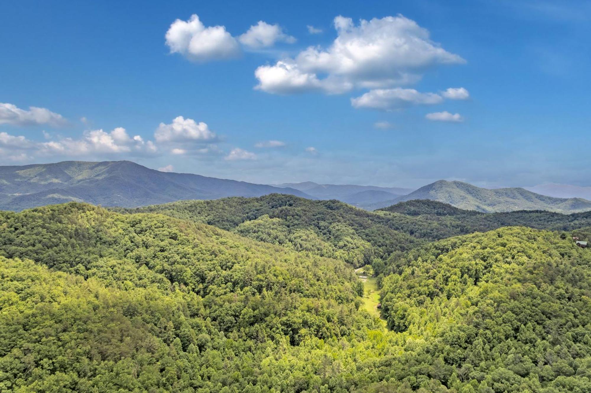 فيلا Endless View- Amazing Panoramic Mountain Views, Pool Access, Free Area Attraction Tickets سيفيرفيل المظهر الخارجي الصورة